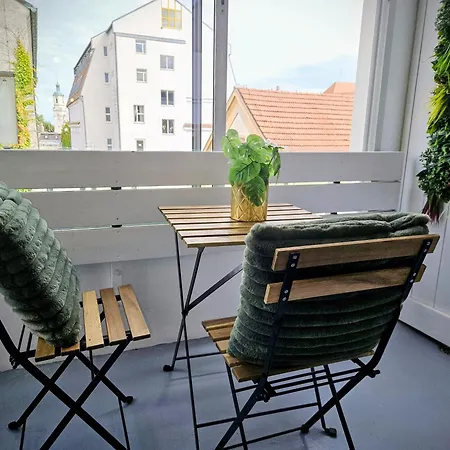 Stylish Old Town With Free Parking And A Balcony Near The Cathedral شقة *