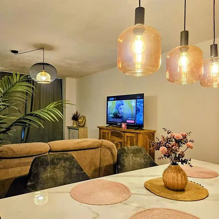 Stylish Old Town With Free Parking And A Balcony Near The Cathedral شقة اوغسبورغ