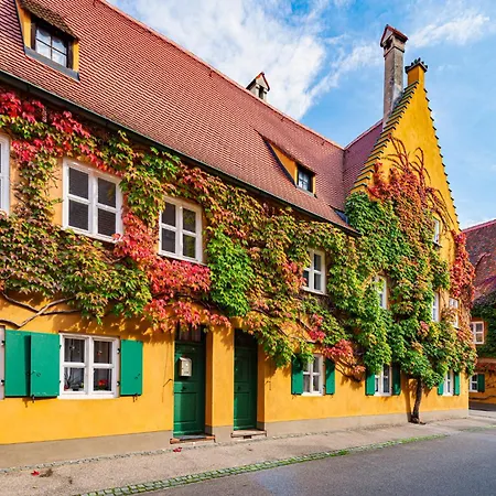 Stylish Old Town With Free Parking And A Balcony Near The Cathedral Apartment Augsburg