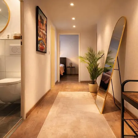 Stylish Old Town With Free Parking And A Balcony Near The Cathedral 아파트 *